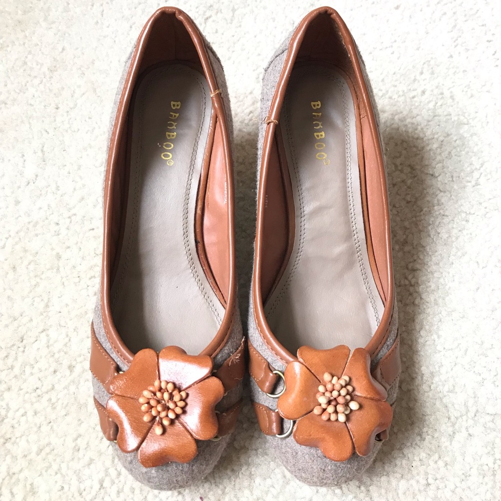 EUC BAMBOO Flower🌼 Suede Brown Wedges